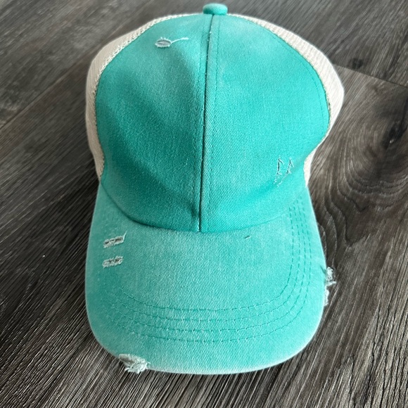 C.C cross cross hats - Picture 4 of 8